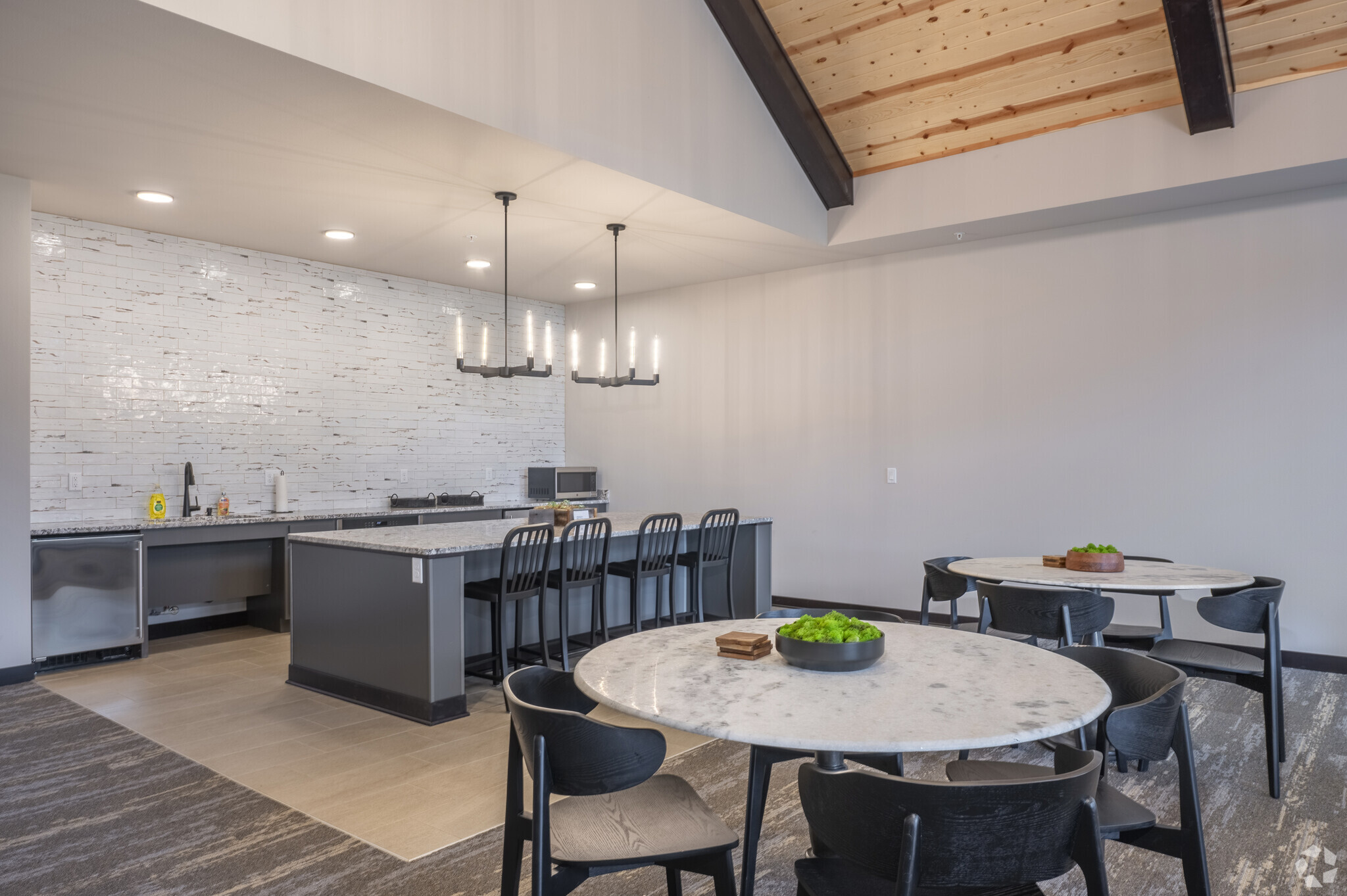 the clubhouse at Irish Fields Apartments with a kitchenette and round table