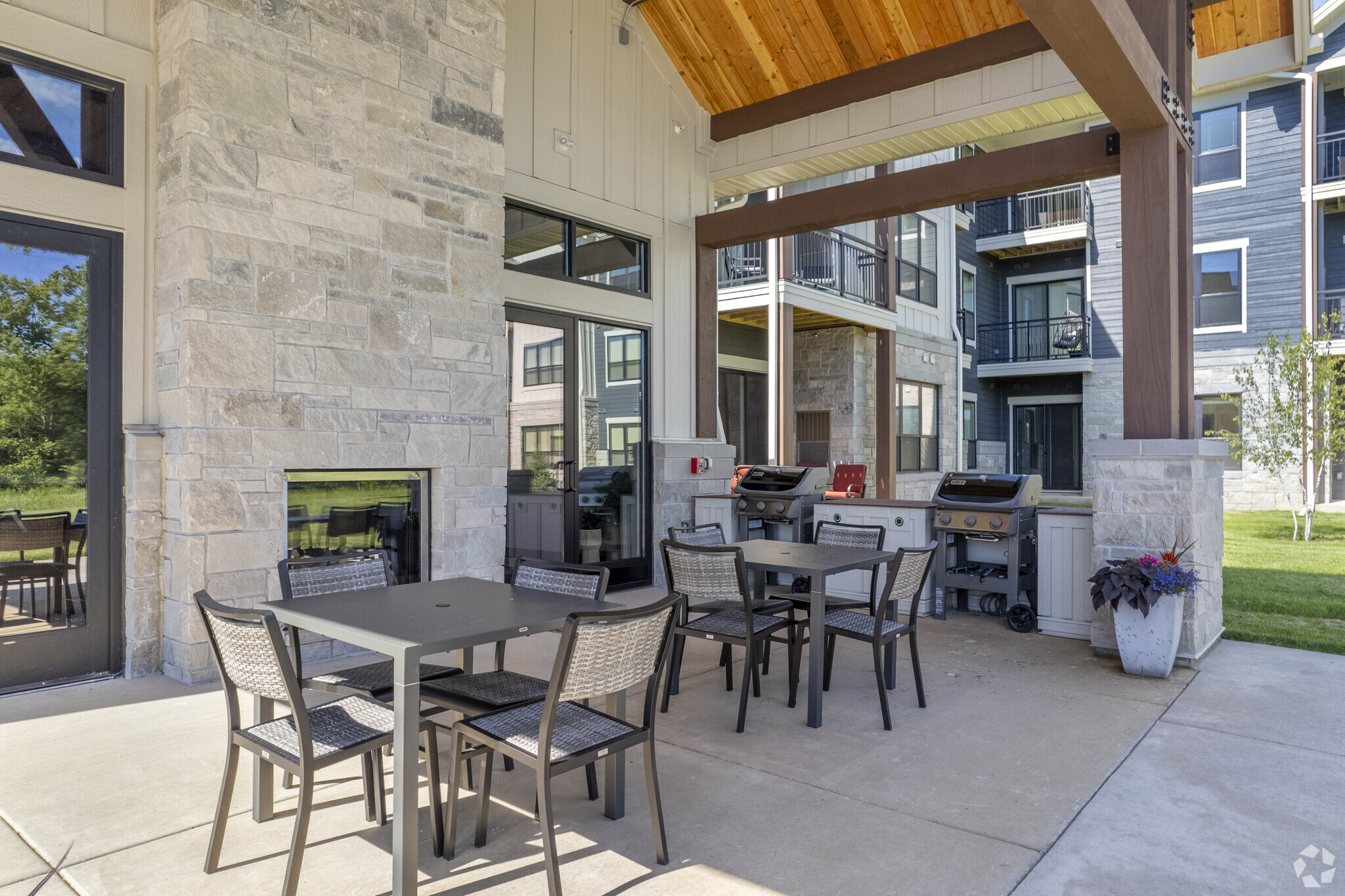 a common area at Irish Fields Apartments with outdoor seating